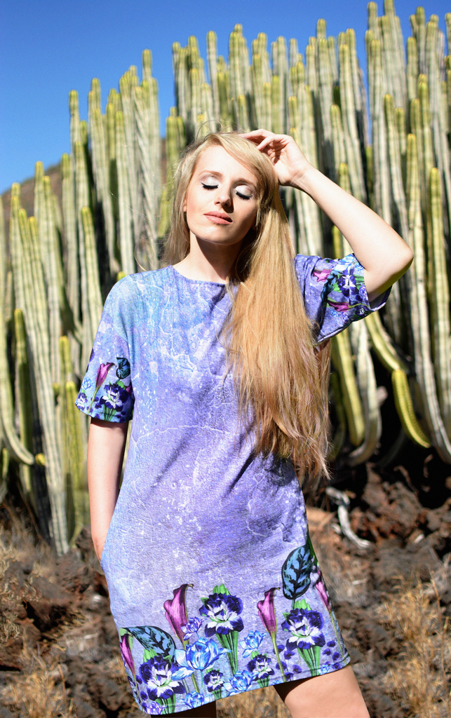 Hummingbird- sukienka- z- kolibrem- na- plecach- Street- Legend