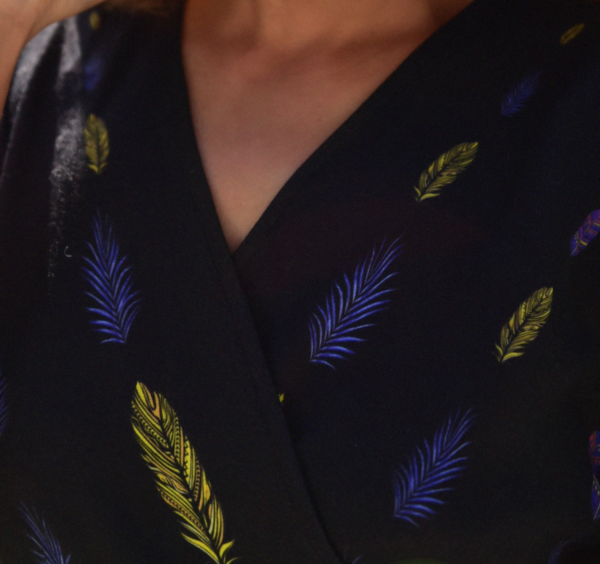 Sukienka- kopertowa- Street- Legend- detail- Oriental- Dwarf- midi