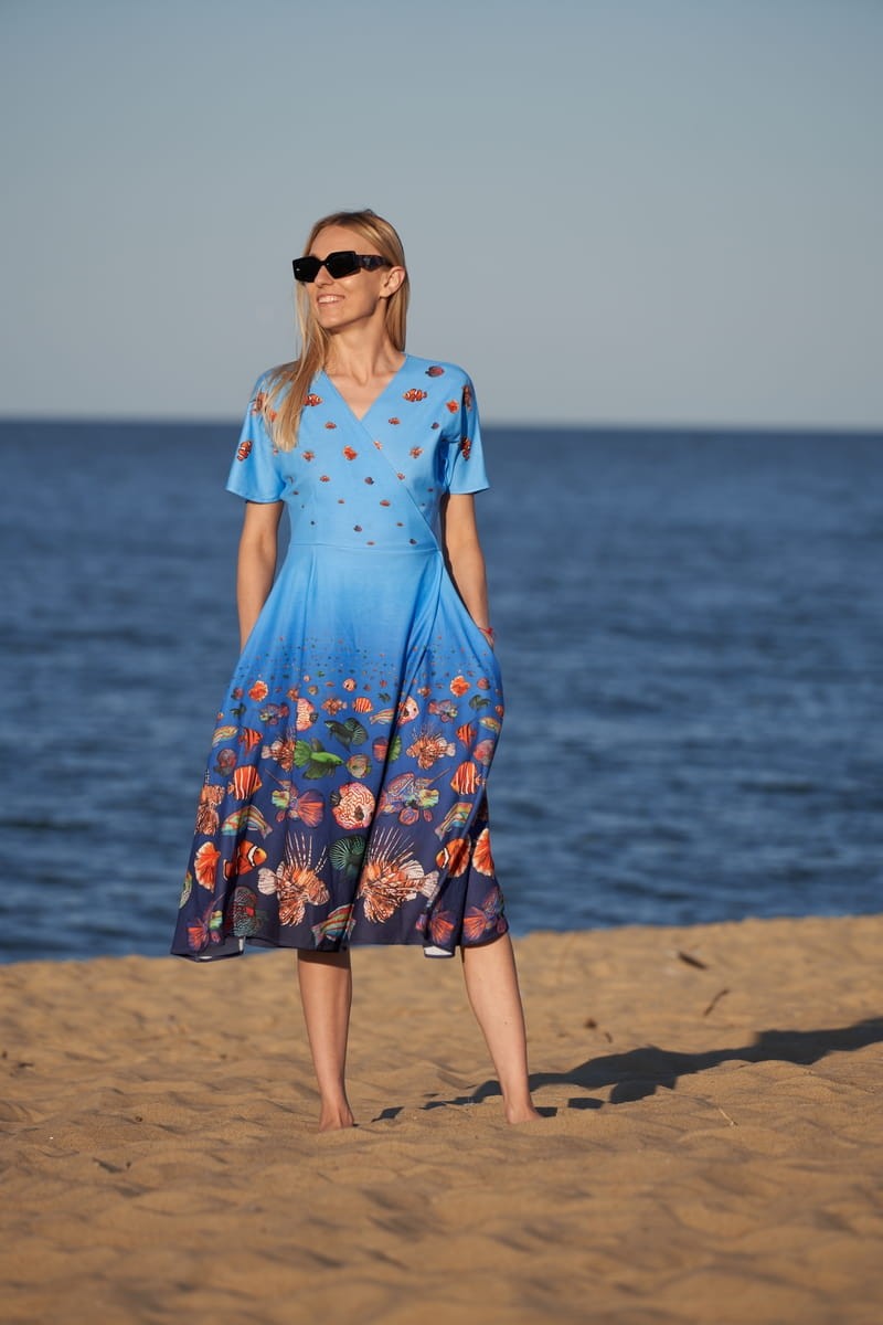 Sukienka- Pacific- morska-z- motywami- morskimi- kopertowa- Street- Legend (8).jpg