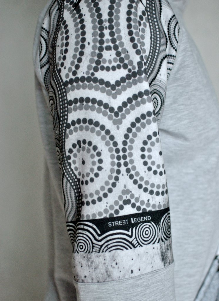 zbliżenie rękawa Koala bear hoodie.png